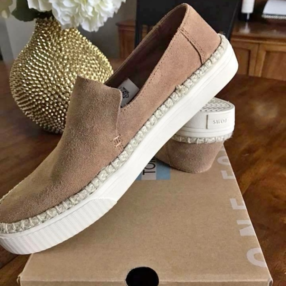BRAND NEW TOMS